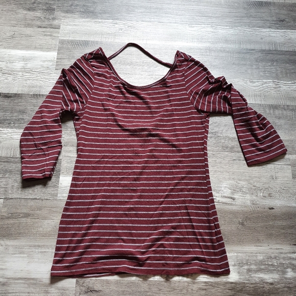 🤑Blue notes open back 3/4 sleeve top - Picture 2 of 4